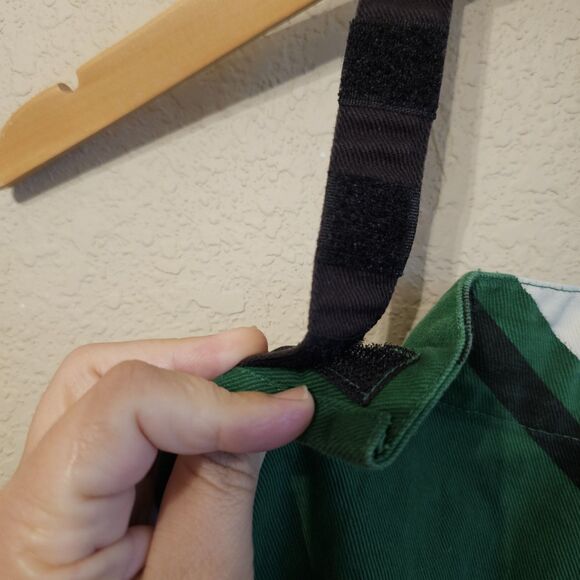 Williams Sonoma HARRY POTTER Hogwarts SLYTHERIN Apron Kids Green Black - Picture 2 of 4